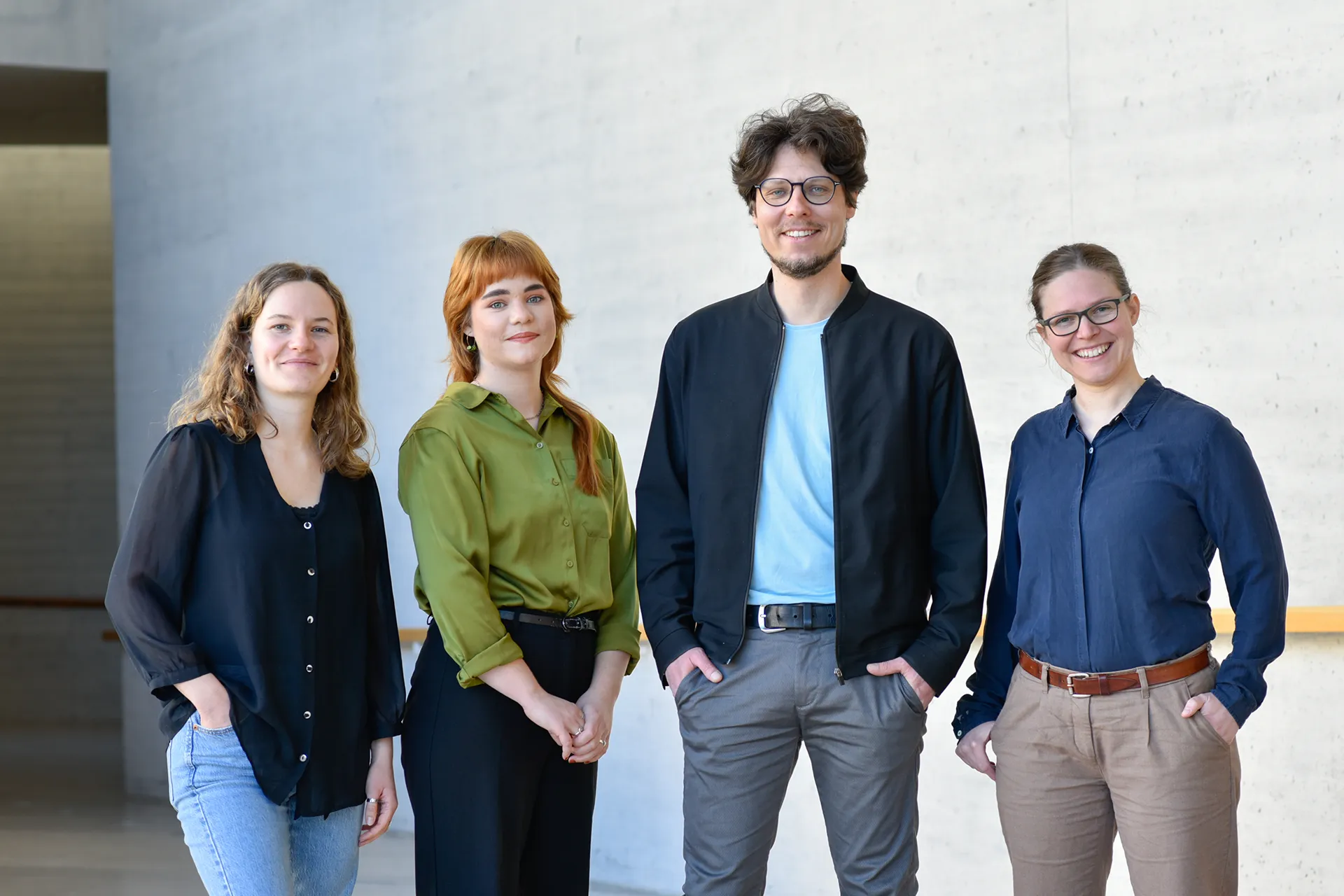 JTC Team A1 Strukturwandel & Partizipation: Gruppenbild – Dr. Jan Winkler, Hermine Bär, Cheyenne Wolf, Pia Kahlfuß, nicht abgebildet: Felix Schiedlowski JTC Team A1 Strukturwandel &<br />
Partizipation: Gruppenbild – Dr. Jan Winkler, Hermine Bär, Cheyenne Wolf, Pia Kahlfuß, nicht abgebildet: Felix Schiedlowski